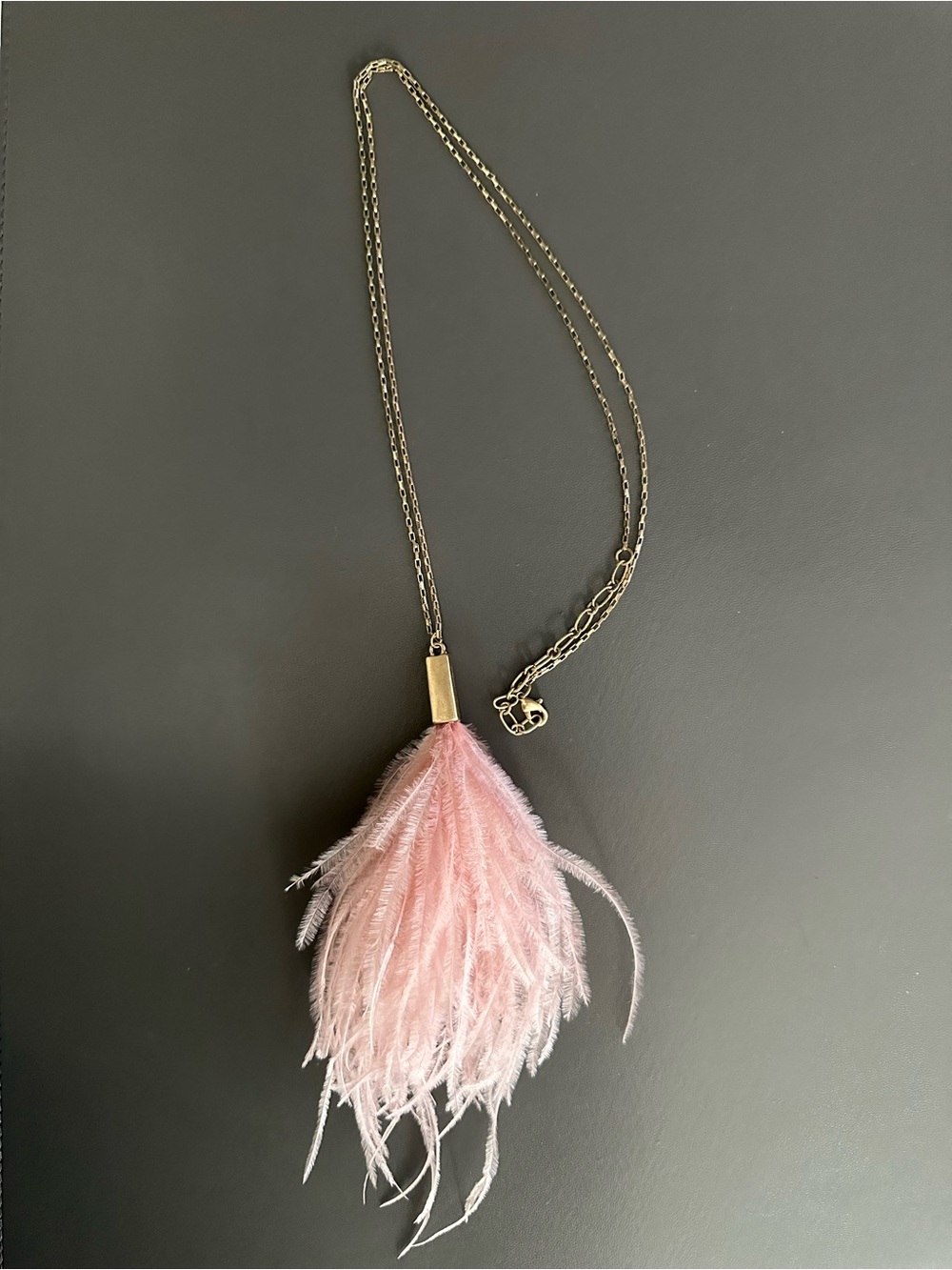 ANTHROPOLOGIE - Fluffy Pale Pink Feather Pendant Necklace with Gold Tone Chain